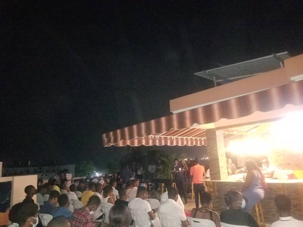 Que le ciel s'ouvre, et 