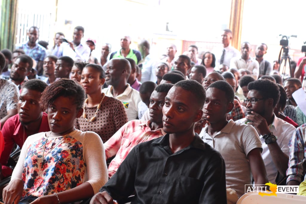 Un pays en crise économique, les jeunes sont exhortés à prendre leurs vies en main